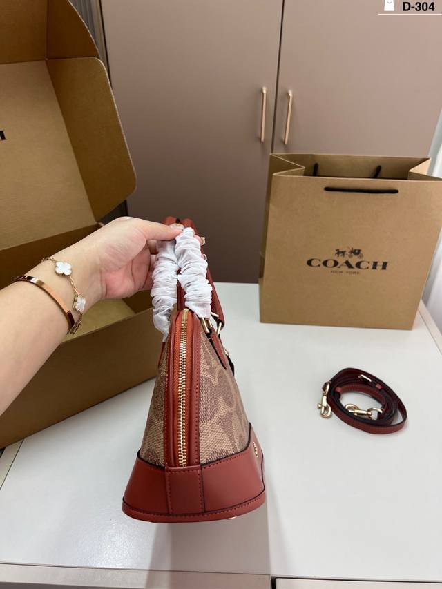 Coach Sabrina 系列贝壳包 多色可选 荔枝纹纯皮，经典百搭，适合多种场合 D-304尺寸26×19飞机盒
