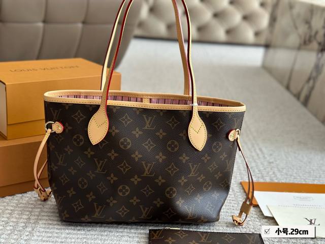 小号 Lv Neverfull购物袋 N41605Lv 家的经典王牌，超大容量的设计作为妈咪包和Ol通勤都是妥妥 滴,出镜率 最高的包款。条纹内衬完全不单调沉闷
