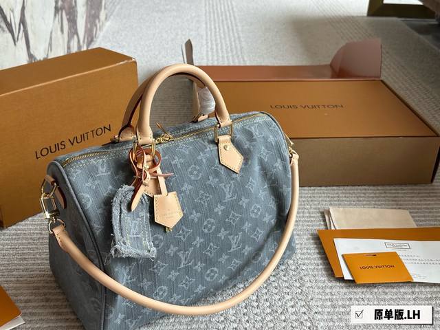 配盒子 2025新款Size：30Cm L家 Speedy30 复刻版枕头包 原版五金 折叠 新款肩带真的吼吼好看 搜索 Lv 枕头包