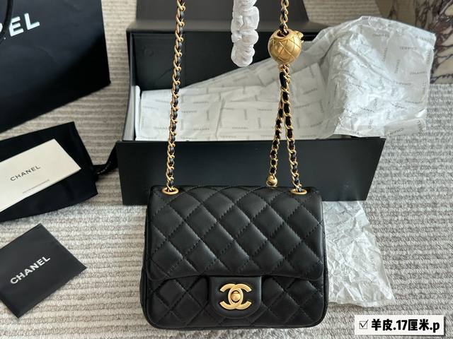 原版羊皮 配盒 Size：17*13Cm 升级版出货 小香家 金球Cf17 黑色 手感软软糯 太太太美了好精致！