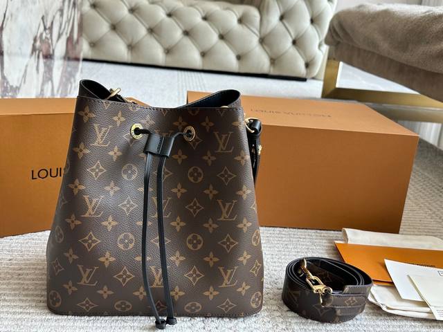 配宽肩带 配盒 高品质 日常最推荐 L家 水桶包Noe水桶 此款水桶质感软 尺寸：26Cm 斜挎 单肩更舒服 搜索Lv 水桶包