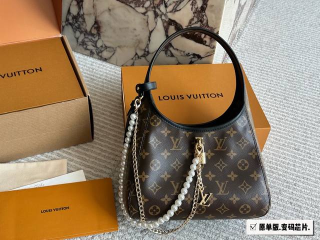 送挂链 配盒 Lv 4月女士新款The Drop 腋下包 这个新款包包上身就是有种时光倒流的感觉 复古感十足毕竟是复刻18年的款超级耐看越看越好看的那种 不能调