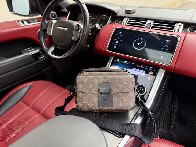 高端货 新款 “Louis Vuitton”Lv单肩包 路易威登邮差包斜挎包 M45806 Louis Vuitton S-Lock Messenger 轻便经