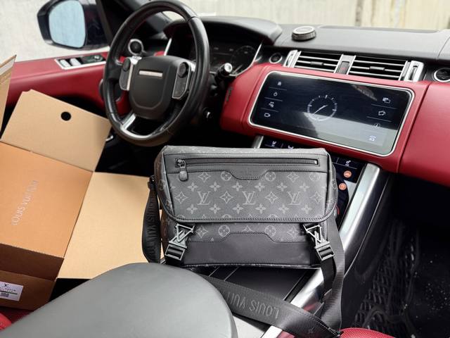 高端货 “ Louis Vuitton ”Lv单肩包 路易威登邮差包单肩斜挎包 M12517 Louis Vuitton Messenger Voyager p