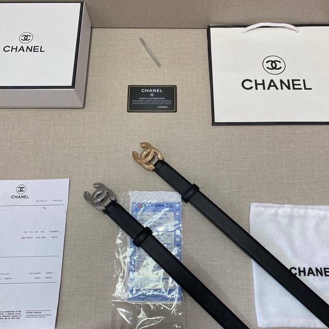 品牌：香奈儿Chanel 等级：女士皮带.定制头牛层皮.双面可用。油精边致、官网同步新款 配专全柜套包装 送打眼针 长度不裁剪 扣头：广州原版扣 长度：90 1