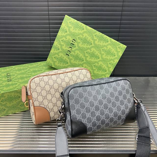 Gucci 古奇 Gg Emblem系列迷你斜挎单肩包 小方包 经典百搭 实物拍摄 原厂原版面料 配送防尘袋 礼盒 23 X 15 Cm。