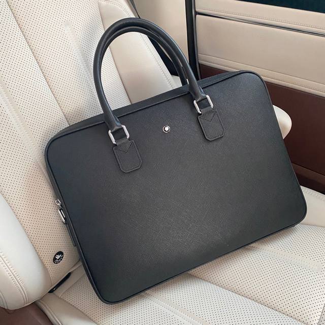 Mont Blanc万宝龙最新款男士公文包采用头层牛皮 皮质柔软高端大气上档次尺寸：38-29-6型号：5265-1