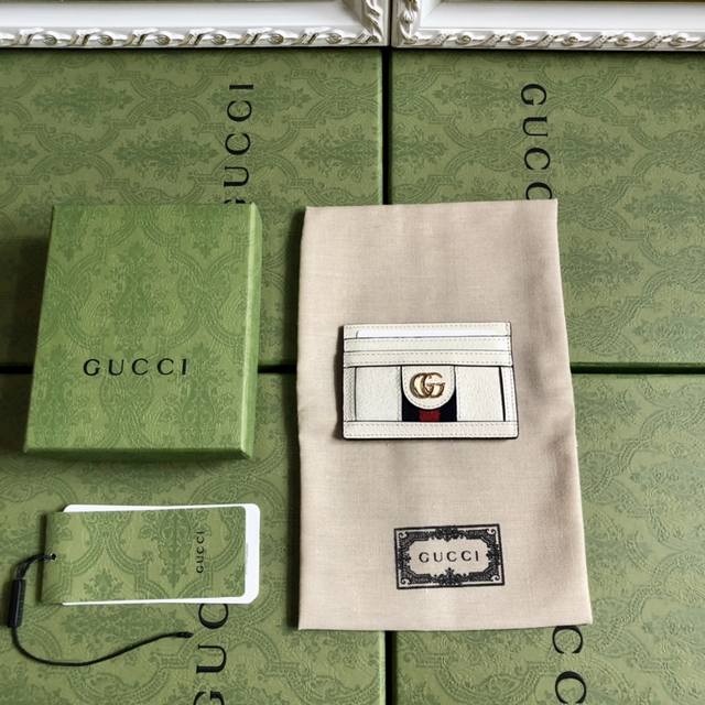 顶配版 G家顶级货品 原单品质,实物实拍!于1970年代开始使用的G标识,由始于1930年代的早期G钻石菱格纹演化而来。这款卡包将标志性图案与条纹织带相结合,这 顶配版 G家顶级货品 原单品质,实物实拍!于1970年代开始使用的G标识,由始于1930年代的早期G钻石菱格纹演化而来。这款卡包将标志性图案与条纹织带相结合,这