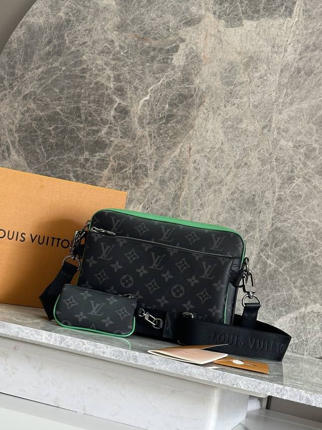 163C01动态芯片 顶级原单 M26052绿色 新款男包三件套邮差包系列 本款 Trio 邮差包以 Monogram Eclipse Reverse 帆布和瞩