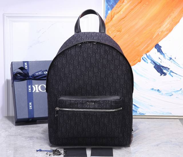 顶级原单 新款五金 原单品质 Dio.R Oblique 双肩背包# 这是一款可以当情侣款的Dio.R Oblique双肩背包 在老花的基础上还有金属材质的小L