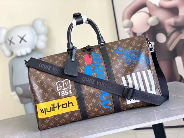 顶级 最新品 专柜同步,新版本M44642老花,顶级原单,Keepall 50 旅行袋 配肩带 男士时装秀中的关键面料为基础,织物手柄与饰有标识压纹的可脱卸皮革 顶级 最新品 专柜同步,新版本M44642老花,顶级原单,Keepall 50 旅行袋 配肩带 男士时装秀中的关键面料为基础,织物手柄与饰有标识压纹的可脱卸皮革
