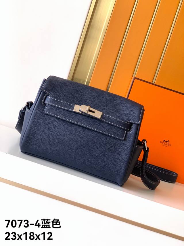 型号：新款7073-4#蓝色顶级原单货爱玛意大利专用头层牛皮，手感超级柔软细腻，质感高端有档次，专柜同款，绝对高端货。高纤维布裡，专柜五金配件，质量超赞。尺寸：