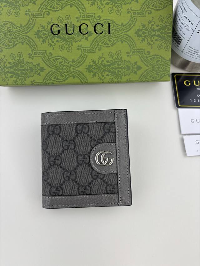 Guccl Ophidia系列卡包，Gg标识由在1930年代出现的Gucci钻石菱格纹演化而来，并从此成为Gucci的传统精髓。这款全新Ophidia系列卡包就