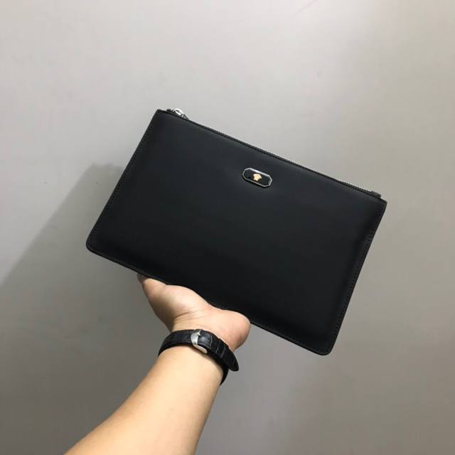 顶级原单 范思哲 男士休闲手提夹包，内带6张卡位，后有隔层设计，内袋合理实用空间大。进口头层牛皮，原板五金，Ykk拉链超润滑，手工艺超好，每个细节都很到位，质量