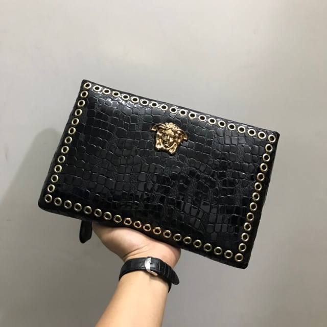 顶级原单 范思誓 男士休闲手提夹包，内带6张卡位，后有拉链隔层设计，内袋合理实用空间大。进口头层牛皮，原板五金，Ykk拉链超润滑，手工艺超好，每个细节都很到位，