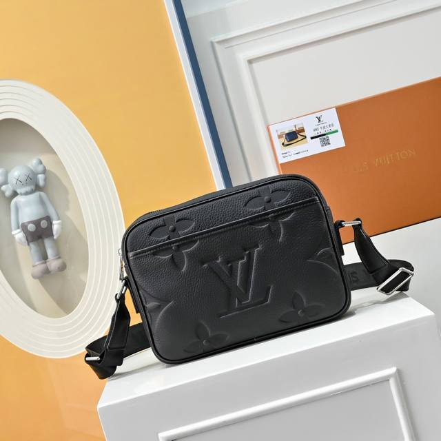 Lv 路易威登 官网同步 高版本 斜挎单肩背包 永恒不过时的标志性产品 纯原单小牛皮 顶级五金制作 非市面普通版本 贸易公司订单货 全部实拍 实用性非常高 完全