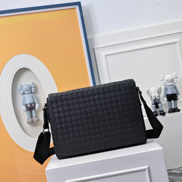 打腊牛皮单肩包斜挎包最新简约高贵经典设计原版牛皮+原版五金 内里完全跟正品一模一样完美手工拒绝瑕疵 采用意大利牛皮制作 尺寸：34.32.6Cm，6335