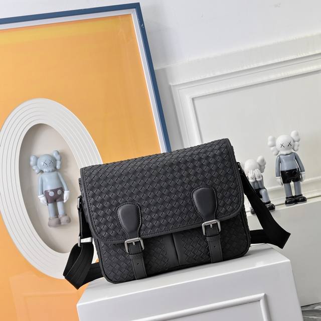 Bv 宝缇嘉 81866-2男士胎牛牛皮公文包手提包 火爆出货 实物拍照无添加任何效果 采用进口原版牛皮.定制专用五金.拉链拉合顺滑.经久耐用.手感超柔软细腻.