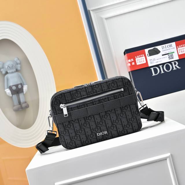 Dior 迪奥 Safari信使包 Cd刺绣针织相机包 男女通用斜挎包 单肩包 采用精湛镶嵌细工，经典百搭 实物拍摄 原厂原版面料 配送防尘袋 礼盒 22 X