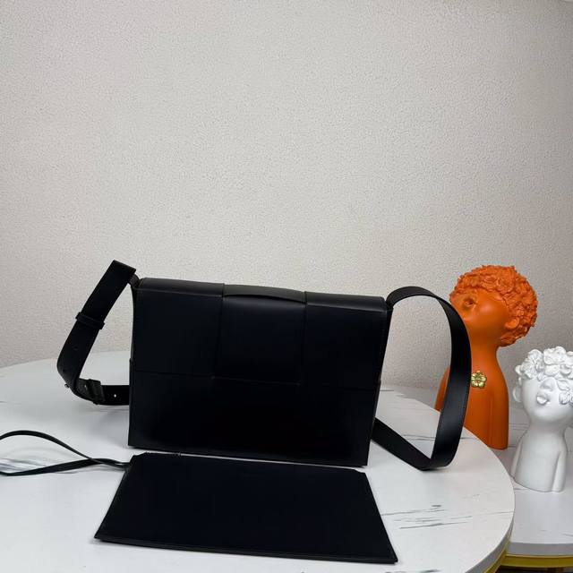 Bv斜挎包Bottega Veneta 宝缇嘉..釆用原厂牛皮意大利打蜡牛皮....皮质柔软细腻手感一流秘专注高端品质图片实拍独家首发尺寸23-14-5Cm