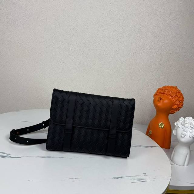 Bv斜挎包Bottega Veneta 宝缇嘉..釆用原厂牛皮意大利打蜡牛皮....皮质柔软细腻手感一流秘专注高端品质图片实拍独家首发尺寸30-20-6Cm