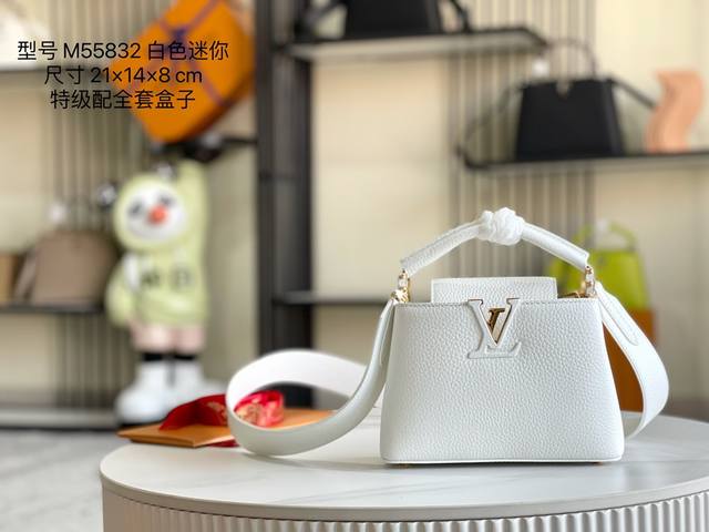 特级配全套包装 芯片版本 特级精品原厂皮 M55832 Mini M55985白色金扣 本款 Capucines 迷你手袋展露细腻 Taurillon 皮革的微