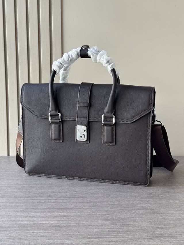 顶级专柜老鼠高端狠货 最新火爆款爱马仕公文包大量出货啦,叫嚣专柜货顶级原单货纸上谈兵吹牛皮的咱不会,请让狠货说话。款式可以复制抄袭,材料做工骗不了懂的人。里外都 顶级专柜老鼠高端狠货 最新火爆款爱马仕公文包大量出货啦,叫嚣专柜货顶级原单货纸上谈兵吹牛皮的咱不会,请让狠货说话。款式可以复制抄袭,材料做工骗不了懂的人。里外都