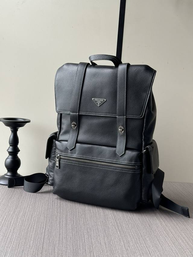 顶级专柜老鼠高端狠货 最新火爆款普拉达手提双肩背包大量出货啦,叫嚣专柜货顶级原单货纸上谈兵吹牛皮的咱不会，请让狠货说话。款式可以复制抄袭，材料做工骗不了懂的人。