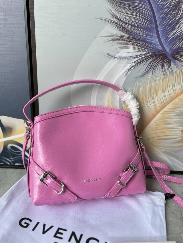 顶级原单 新款 Givenc*Y 纪梵家 Voyou 可拆卸肩带金属扣 水牛皮 单肩斜挎手提包 Nano 女款 寓意唯你皮质柔软，包型简约，包身轻且容量大 肩带