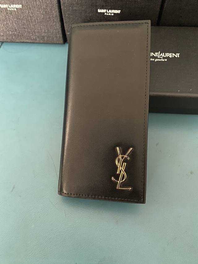 圣罗兰 元 编号：066 6 尺寸：18 Cm X 12 Cmx 2.5Cm 无敌经典款Sunset日落包！出了这么长时间热度依然不减，可见它受人喜欢的程度非同