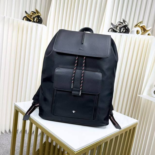 市场最高版本，欢迎对比 顶级进口防水背包“Motion”背包 Dior尼龙和小牛皮，外部装饰镀钯黄铜“蜜蜂”和“Dior”标志！内部热印Dior标志，侧边黑色切