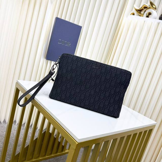 市场最高版本 原单品质 正品打版 保证进口头层牛皮，拒绝二层皮，拒绝超纤皮 Dior迪奥Oblique手拿包 型号：2Obca251Yse-H05E 黑灰色和黑