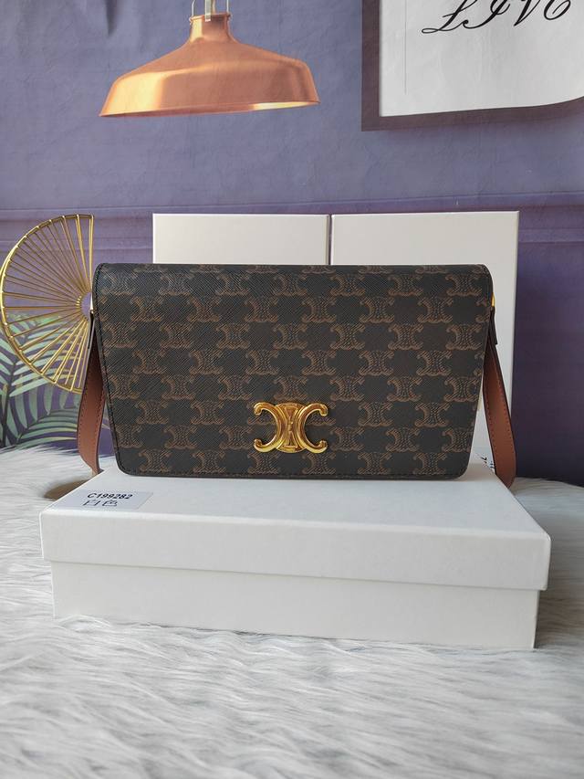 款号199282老花，Trapeze Triomphe牛皮革手袋，肩背和手提，内侧扁平口袋，拉链口袋，可拆卸肩带。尺寸26.2Cm-14.5Cm-2Cm