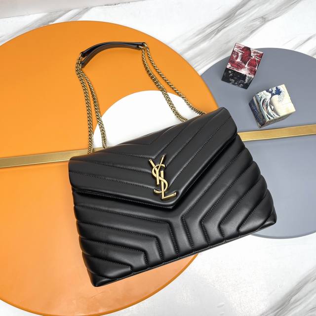 原单 p 挡不住的诱惑,Loulou Y形挎包 风靡全球的Loulou包,咱家开发原厂皮版本了,果然原厂皮就是原厂皮,正品的灵魂马上到位!相信收到包包的你会被惊 原单 p 挡不住的诱惑,Loulou Y形挎包 风靡全球的Loulou包,咱家开发原厂皮版本了,果然原厂皮就是原厂皮,正品的灵魂马上到位!相信收到包包的你会被惊