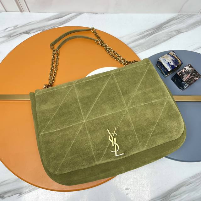 jamie_磨砂皮款 新品大包真的有戳中我心巴，谁懂啊？ 进口意大利磨砂皮，整个包型以经典复古做旧版的设计，打破元素，非常好看时髦，且不会过时，基础款也可以搭配