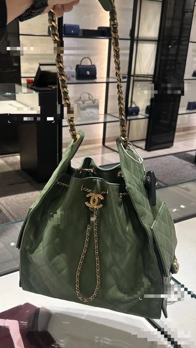 出货啦小號5293更新进口超柔软鱼子酱牛皮、非市面上硬邦邦的！ 顶级品质 出货啦、Ohanel 25A抽绳水桶Hobo小号出货啦｜实拍这颜值简直逆天啊！又酷又飒