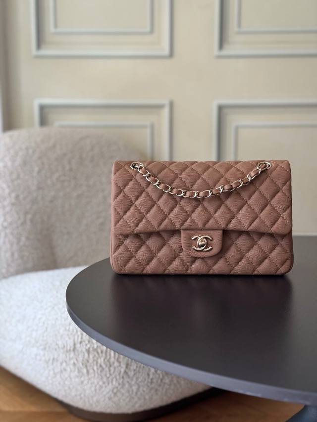 升级版 全名:Classic Fla0 1112鱼子酱 五金:24K电镀 全钢五金 尺寸: 15.5*25.5*6.5Cm 皮料:原厂Haas小球鱼子酱内里进口 升级版 全名:Classic Fla0 1112鱼子酱 五金:24K电镀 全钢五金 尺寸: 15.5*25.5*6.5Cm 皮料:原厂Haas小球鱼子酱内里进口