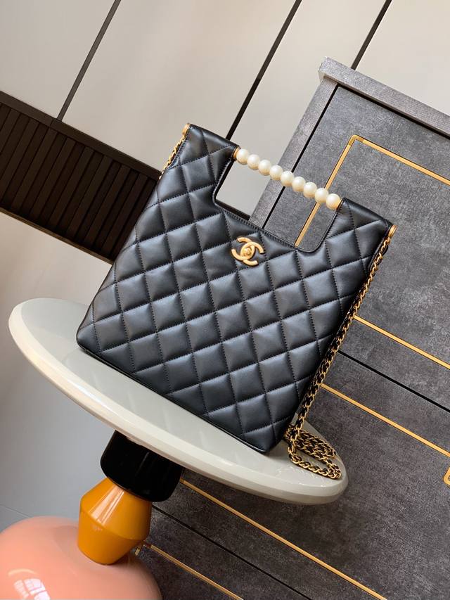 顶级原单 晚宴包 Ohanel 25P珍珠斜挎链条信封包垂盖包真是让人眼前一亮的存在尺寸：28X 24.5 X 9Cm