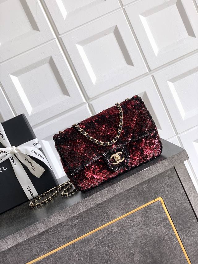 顶级原单 黑棕红 Ohanel 25B密性亮片、型状Cf超闪亮片珠片包接预定啦秋冬季滤镜，So Black炸街超酷实物简直美炸了超级少有的爆款珠片性价比超高本季