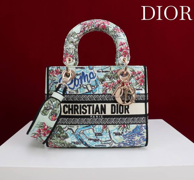 正品级 ，高版本 罗马地图 五格刺绣 Lady最新夏季系列，简洁的拼色，精美绝伦的刺绣，让整个包非常亮眼，大容量的设计 ，凹造型神器，时尚精必入款，超级复古的，