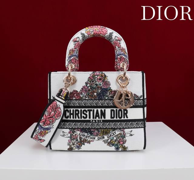 正品级 ，高版本 彩五角星 五格刺绣 Lady最新夏季系列，简洁的拼色，精美绝伦的刺绣，让整个包非常亮眼，大容量的设计 ，凹造型神器，时尚精必入款，超级复古的，