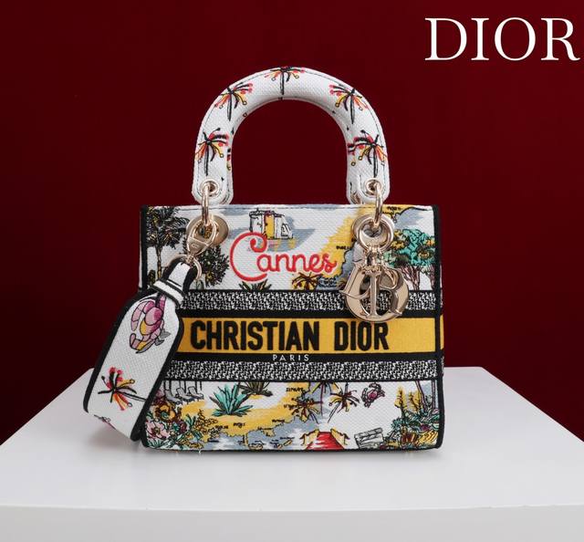 正品级 ，高版本 阳光海滩 五格刺绣 Lady最新夏季系列，简洁的拼色，精美绝伦的刺绣，让整个包非常亮眼，大容量的设计 ，凹造型神器，时尚精必入款，超级复古的，