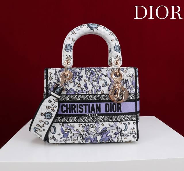 正品级 ，高版本 野人 五格刺绣 Lady最新夏季系列，简洁的拼色，精美绝伦的刺绣，让整个包非常亮眼，大容量的设计 ，凹造型神器，时尚精必入款，超级复古的，容量