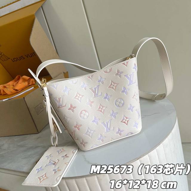 163C01 芯片版 内部价P 款号： M25673 头层皮 原单加强版 独家实拍背景图 本款 All In Bb 手袋出自 Dream 系列，令 Monogr