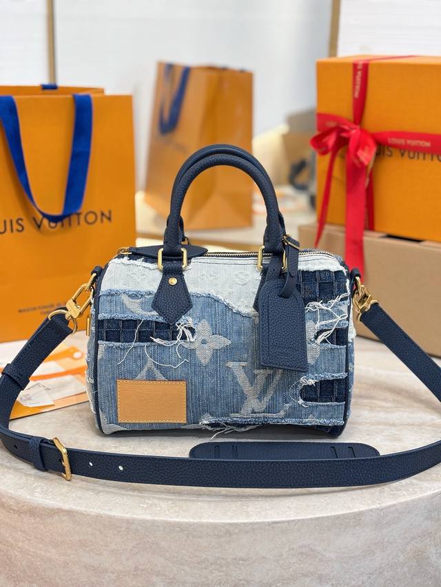 Sac Speedy BandoulièRe 25 M15276 牛仔 拼色 这款Speedy BandoulièRe 25包由石质牛仔布制成，采用拼凑精神。得