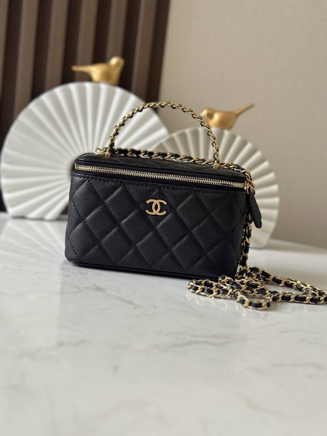 芯片版Chane10 24A牛皮金属字体手柄长盒子 感觉手柄长盒子是牛皮的好少哟这季有出好欢喜，万万没想到我的梦中情包24A长盒子竟然有，看到实物真的直戳我的少