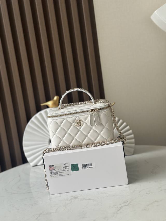 芯片版新品到货Nechane1 爆款25S 珍珠化妆长盒子黑色 香门永存Chane1 25S 化妆包自带镜子随身随地可补妆低调优雅的手柄镶嵌小钻石 近看很精致，