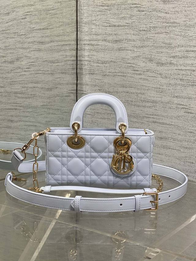 原厂 配全套包装 冰川蓝现货 D-Joy最新Mini系列,说Micro太小,小号太大的宝贝们都看过来,新出的Mini尺寸,大手机也能完全放下,这个尺寸更显得精致 原厂 配全套包装 冰川蓝现货 D-Joy最新Mini系列,说Micro太小,小号太大的宝贝们都看过来,新出的Mini尺寸,大手机也能完全放下,这个尺寸更显得精致