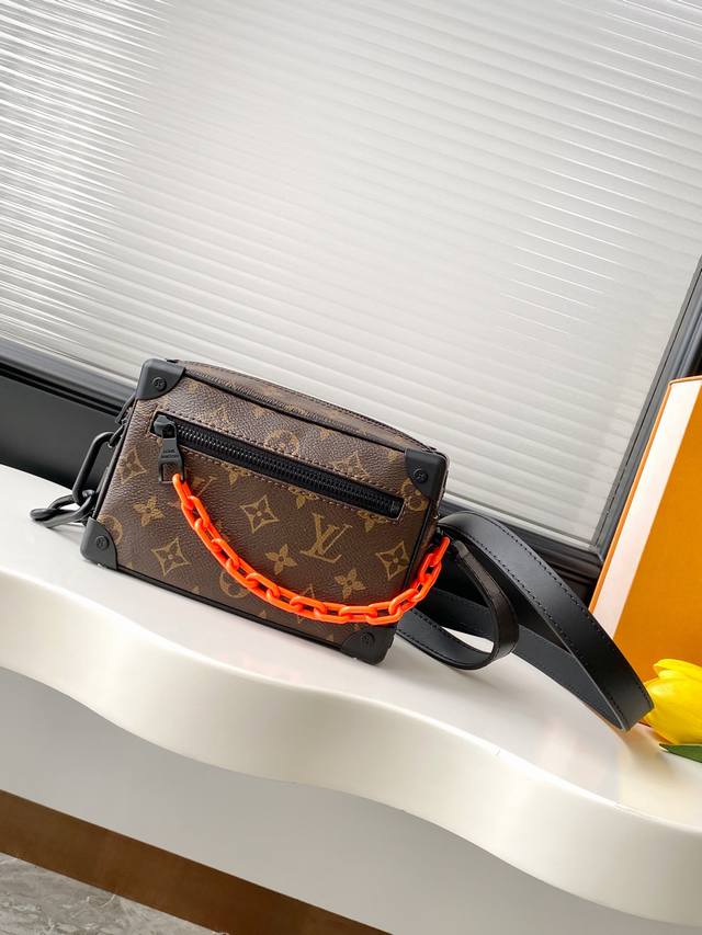 动态163C芯片 顶级原单加强 M44480老花 Mini Soft Trunk 手袋标志性Monogram印花搭配对比色树脂链带 造型精致 此款富有魅力的手袋