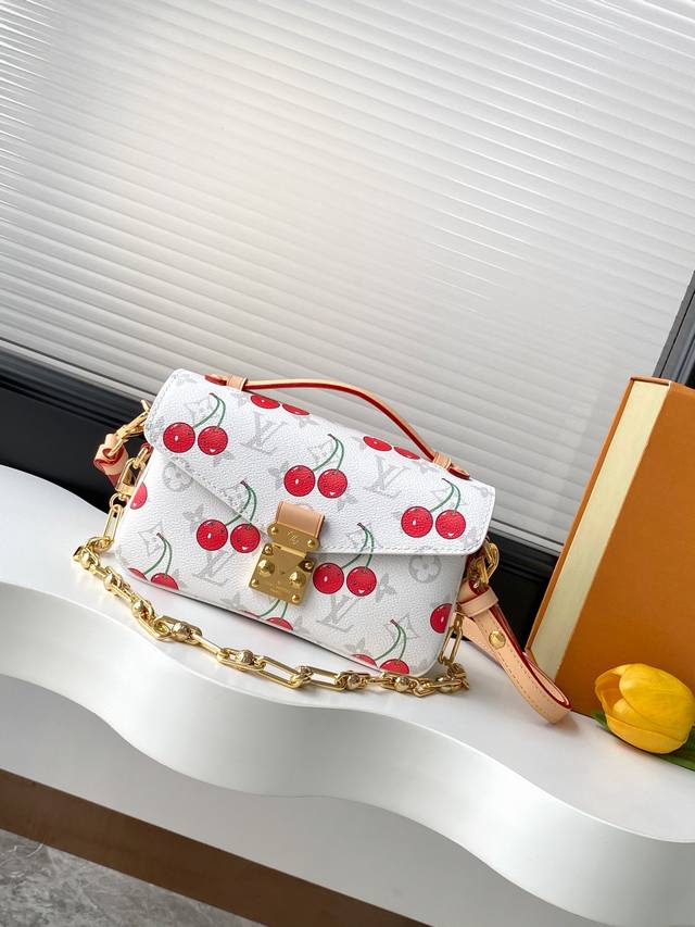 动态163C芯片 顶级原单加强版 M14231 本款 Pochette MéTis East West 手袋出自路易威登 X 村上隆复刻系列，为 Monogra